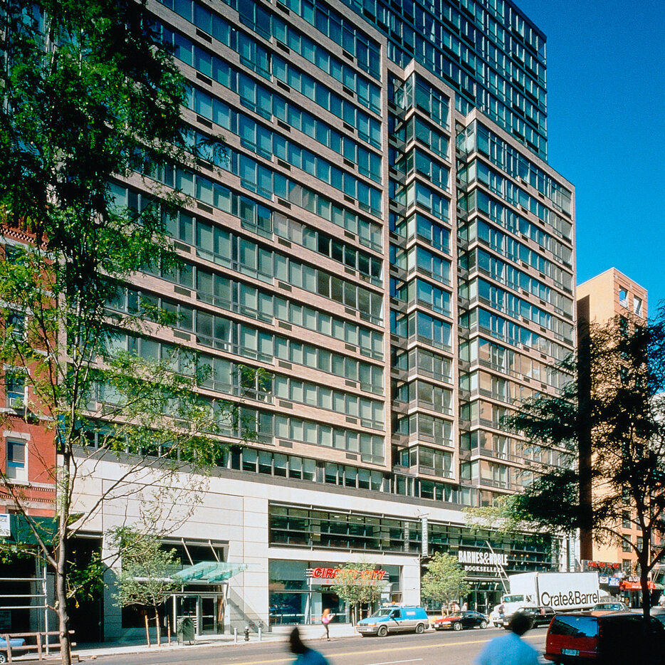 related-corporate-cut-sheet-square-the venturaeexterior01.jpg