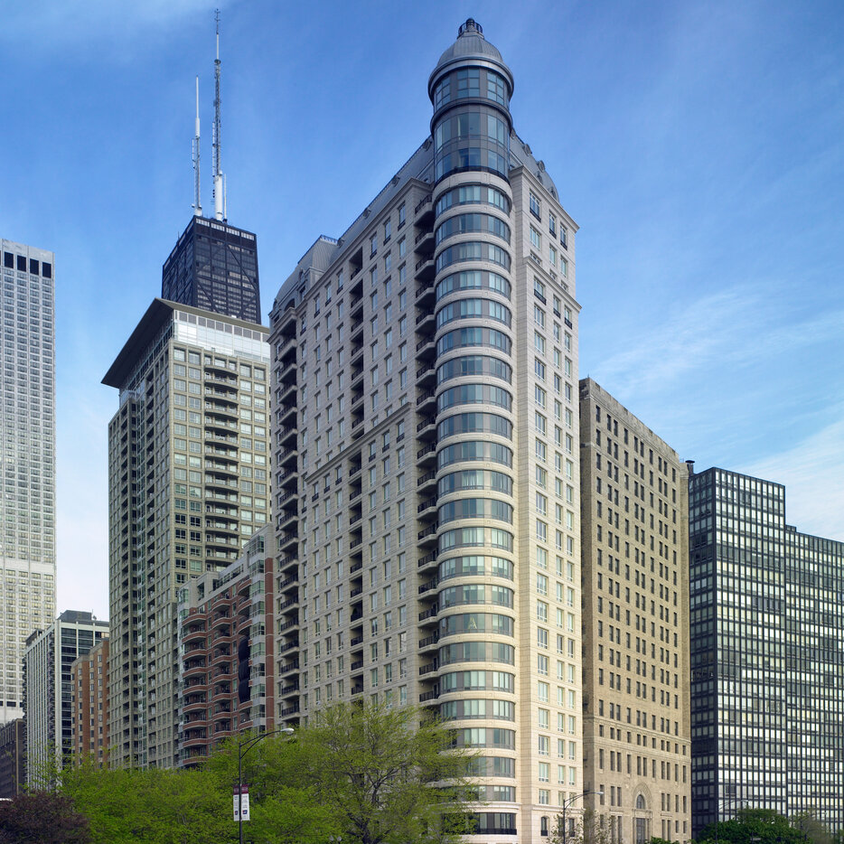 related-corporate-luxury-condo-cut-sheet-properties-840northlakeshoredrive-hero-1-14-19.jpg