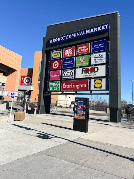related-corporate-property-page-vertical-pylon_river ave w monument_richard_3-18-25.jpg
